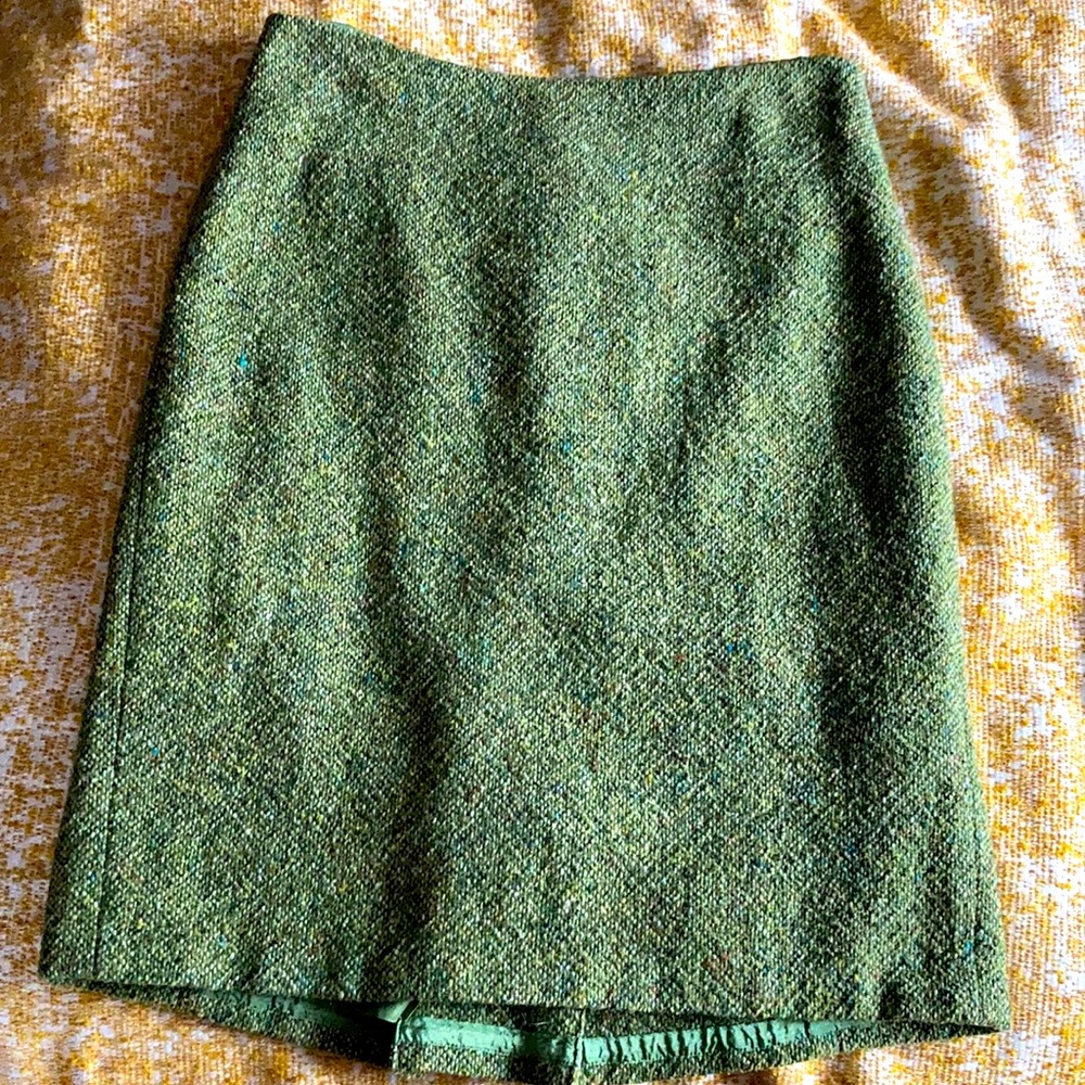 Ann Taylor Loft green knee length knit skirt